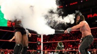 街头大战，伊莱亚斯·山姆森对阵鲍比·莱斯利！《WWE RAW 2018.12.25》