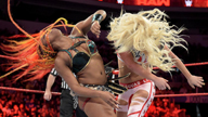女子单打赛，安珀·沐恩对阵莉芙·摩根！《WWE RAW 2018.07.03》