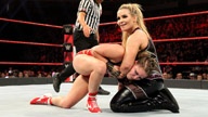 女子冠军赛，隆达·罗西大战娜塔莉娅！《WWE RAW 2018.12.25》