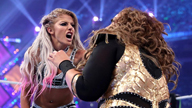 RAW女子冠军赛，奈娅·贾克斯了断“闺蜜情”！《WWE Wrestlemania 34》