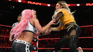 女子五对五组队赛，正反两派大对决！《WWE RAW 2018.10.30》