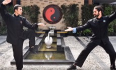 WWE塞斯·罗林斯来华宣传，跟着传武大师练功夫！