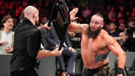 铁桌赛，黑羊布朗·斯图曼带伤再战巴伦·科尔宾！《WWE RAW 2019.02.19》