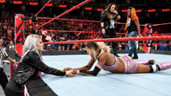 奈娅·贾克斯回归，对阵狐狸姐！《WWE RAW 2018.09.25》