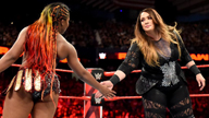 女子单打赛，安珀·沐恩对阵奈娅·贾克斯！《WWE RAW 2018.10.09》