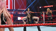 尼基·克罗斯RAW首秀！搭档贝莉&娜塔莉娅对阵暴怒小队！《WWE RAW 2019.01.15》