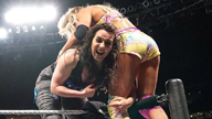 尼基·克罗斯大战坎迪斯·莱雷！《WWE NXT 2018.11.22》