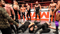 黑羊大战芬·巴洛尔，圣盾被群星围剿！《WWE RAW 2018.09.04》