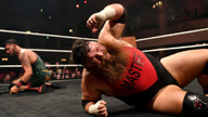 无规则赛，戴夫·马斯蒂夫对阵埃迪·丹尼斯！《WWE UK NXT 接管大赛》