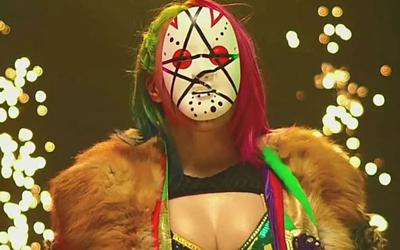 WWE宣布明日华回归，新秀公开调戏妮基·贝拉！