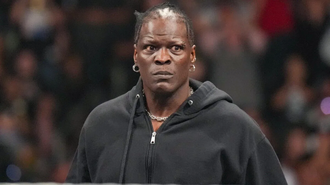 What's Up？真理罗恩爆粗口，怒怼WWE名人堂选手！