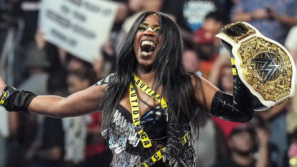 WWE女子冠军回应罢赛事件，惨遭粉丝疯狂打脸！