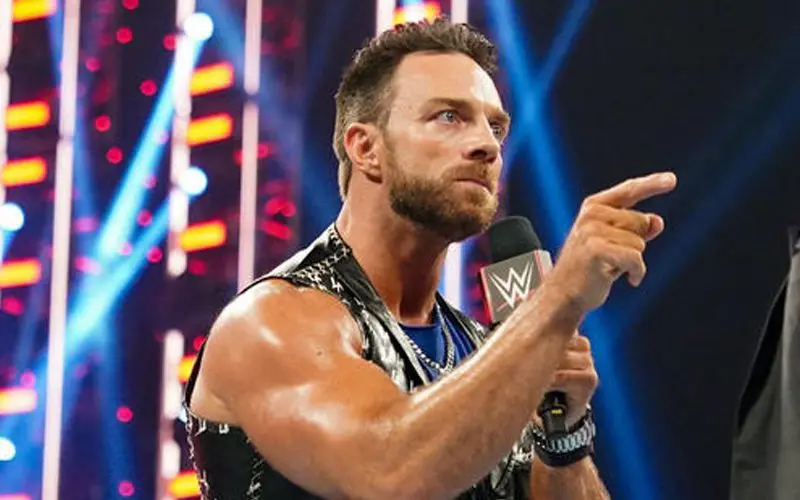WWE工资过低或将遭到选手集体控诉，大布登台演唱狂秀舞姿！